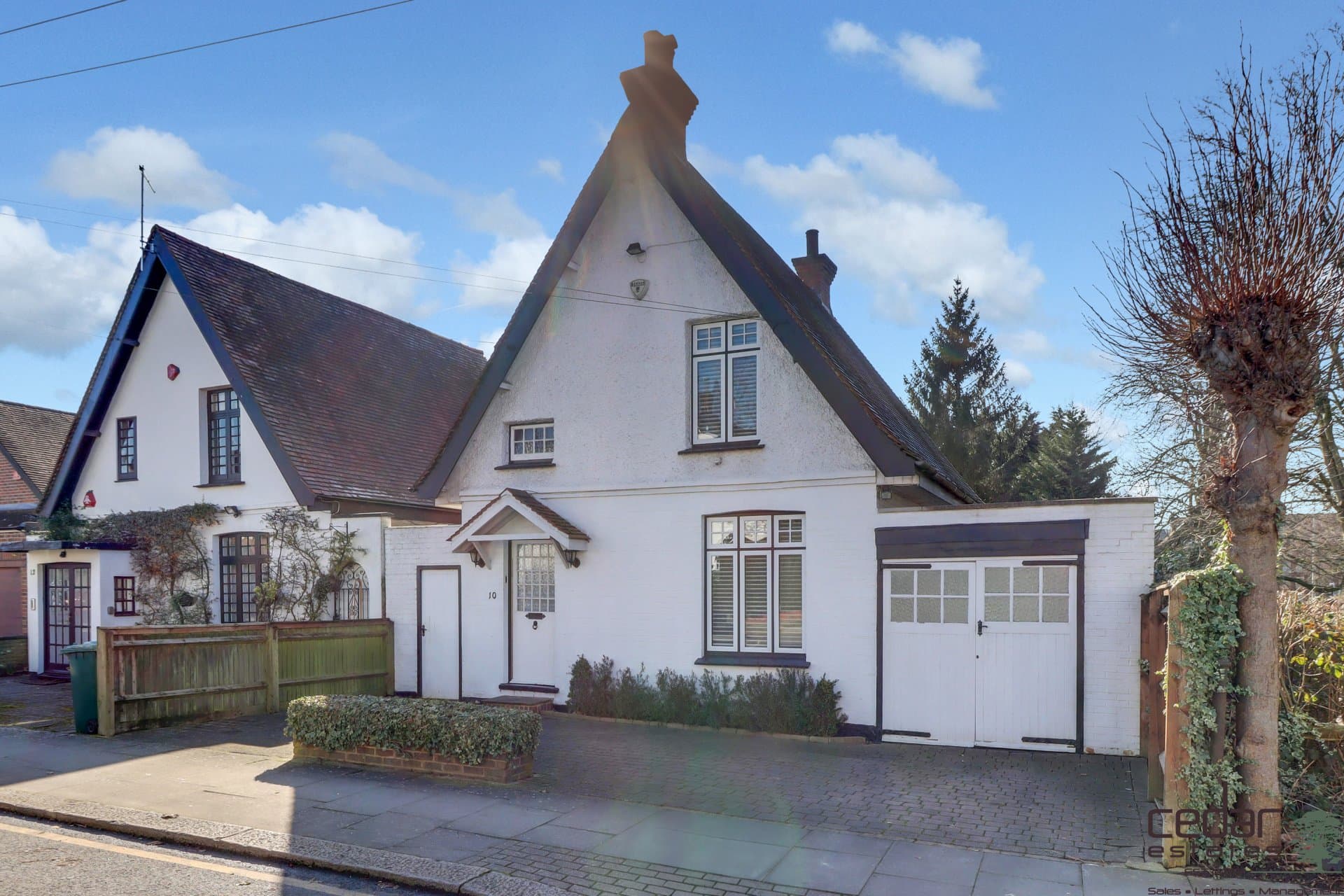 Victoria Road, London, NW7 4SB