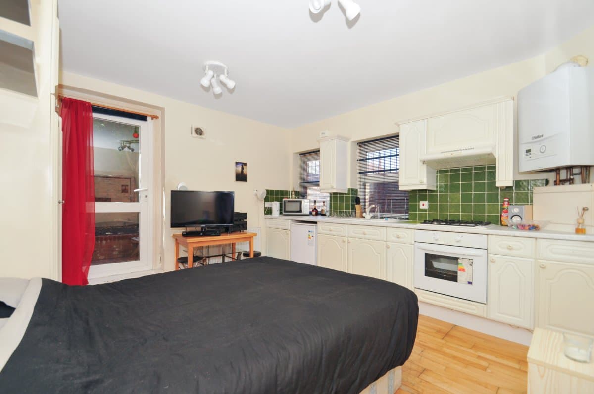 Cricklewood Broadway, London, NW2 3JG