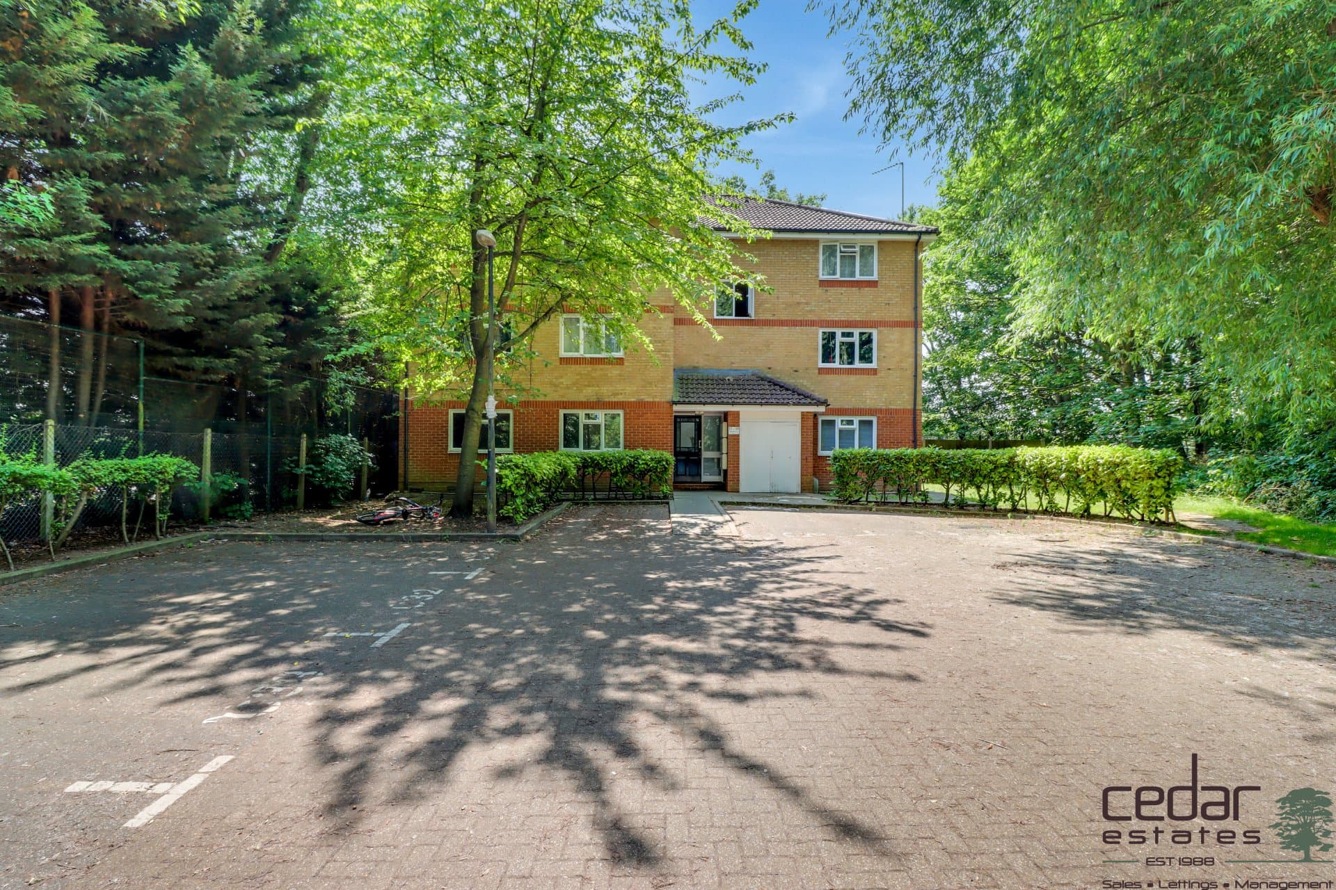 Cambridge Close, London, NW10 0AW