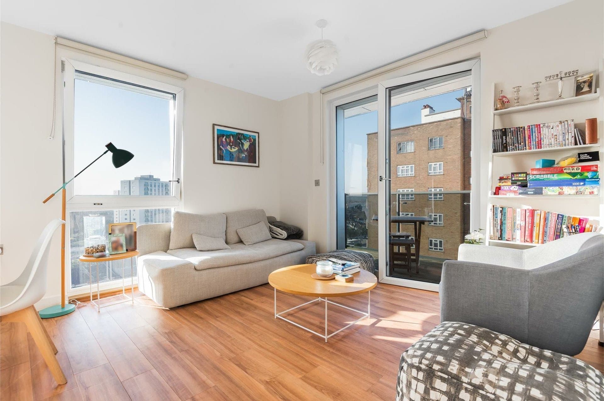 Finchley Road, London, NW11 8AT